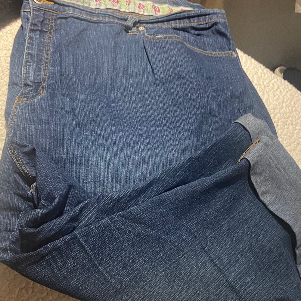 Avenue Blue Women's Capris